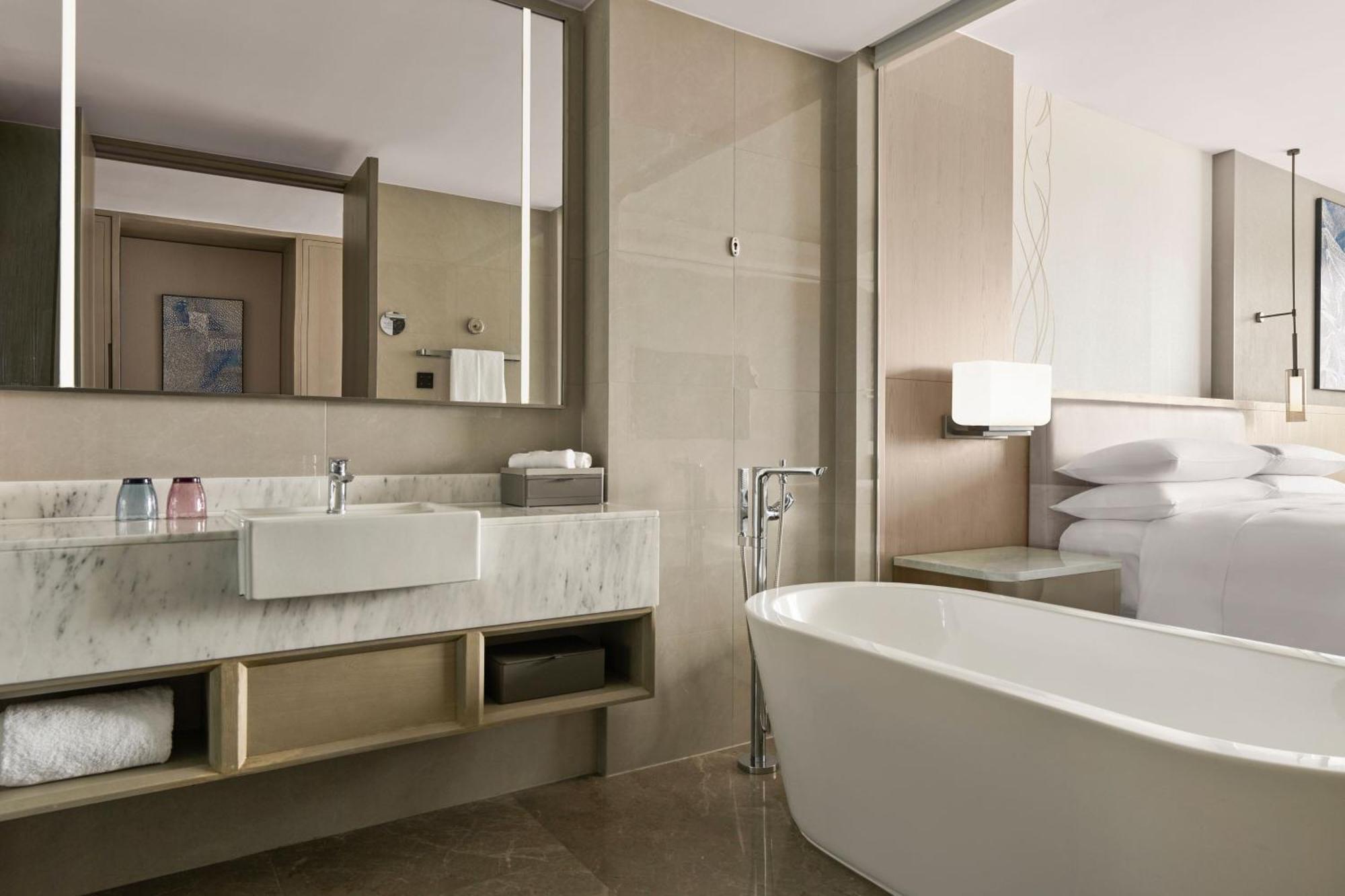 Wyndham Bund East Hotel 5*