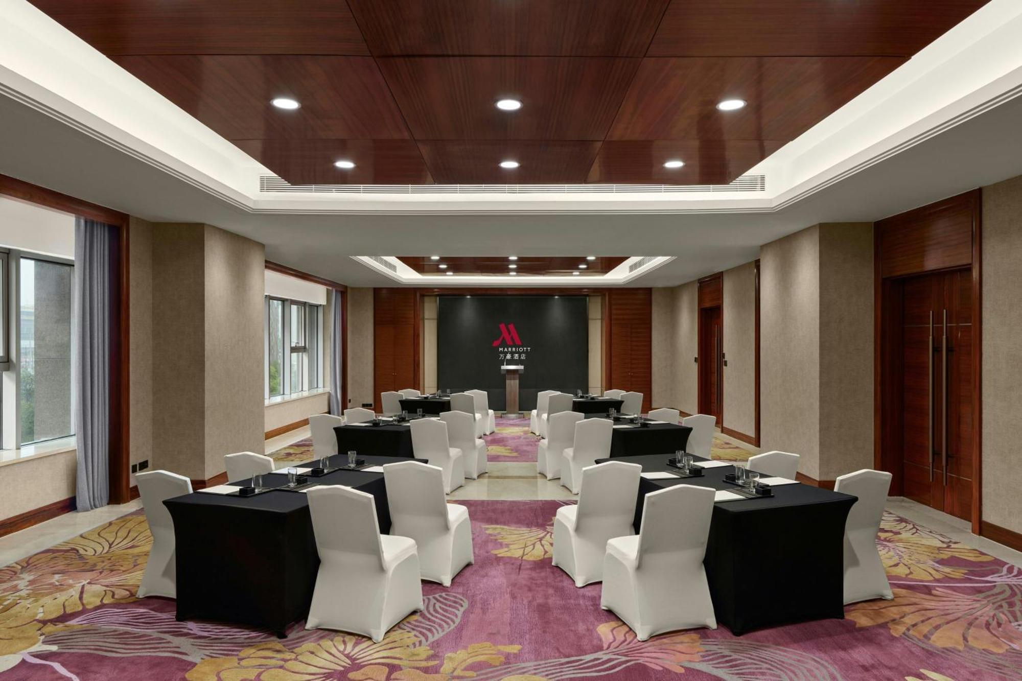 Wyndham Bund East Hotel 5*